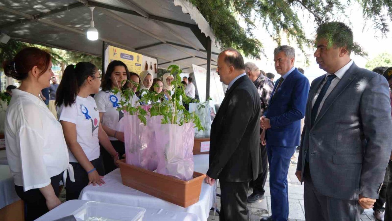 Öğrencilerin projeleri Bilim Festivali’nde sergilendi