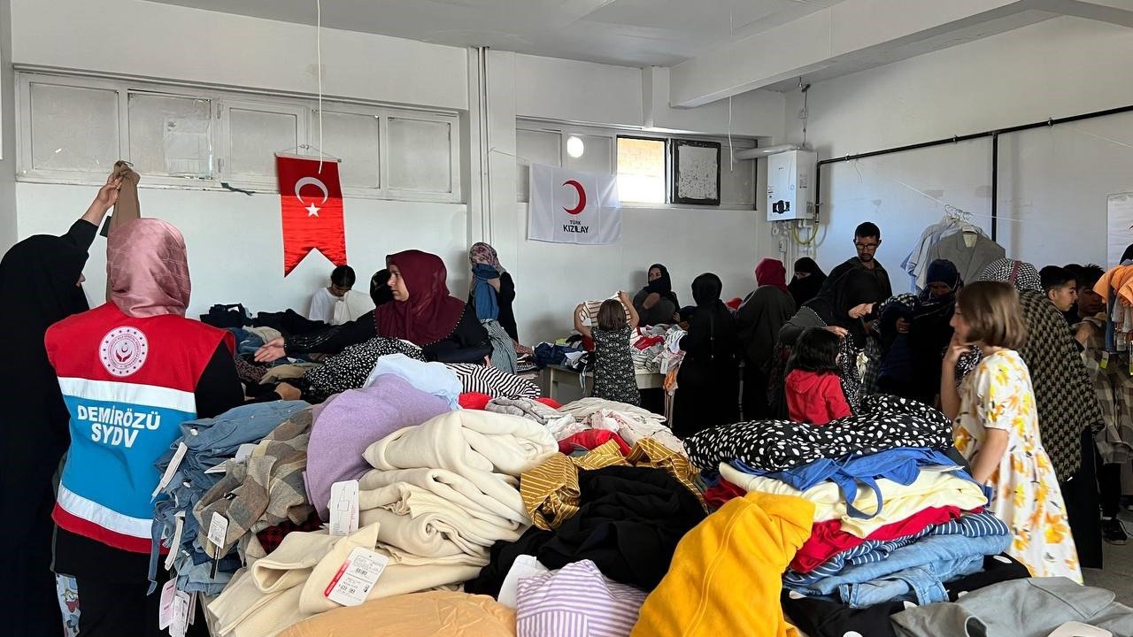 Bayburt Kızılay Demirözü’nde butik mağaza açtı