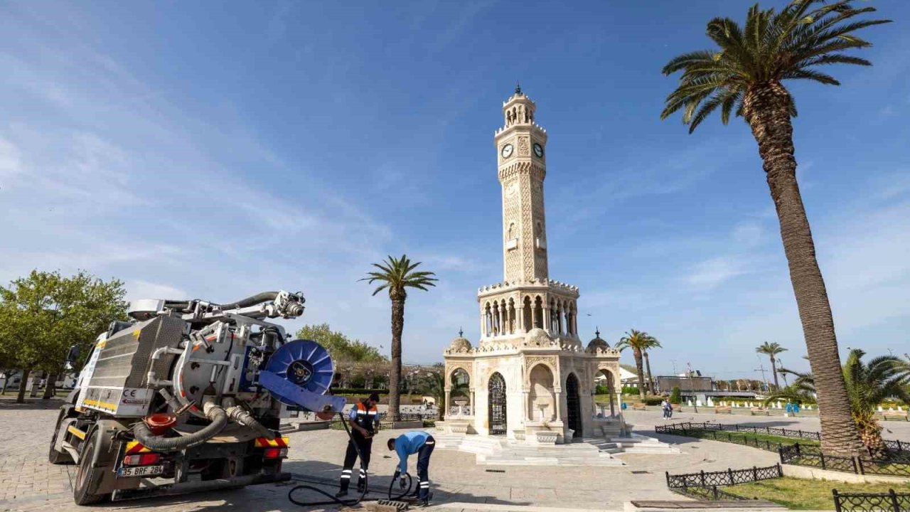 İzmir’in altyapı hatlarında temizlik seferberliği