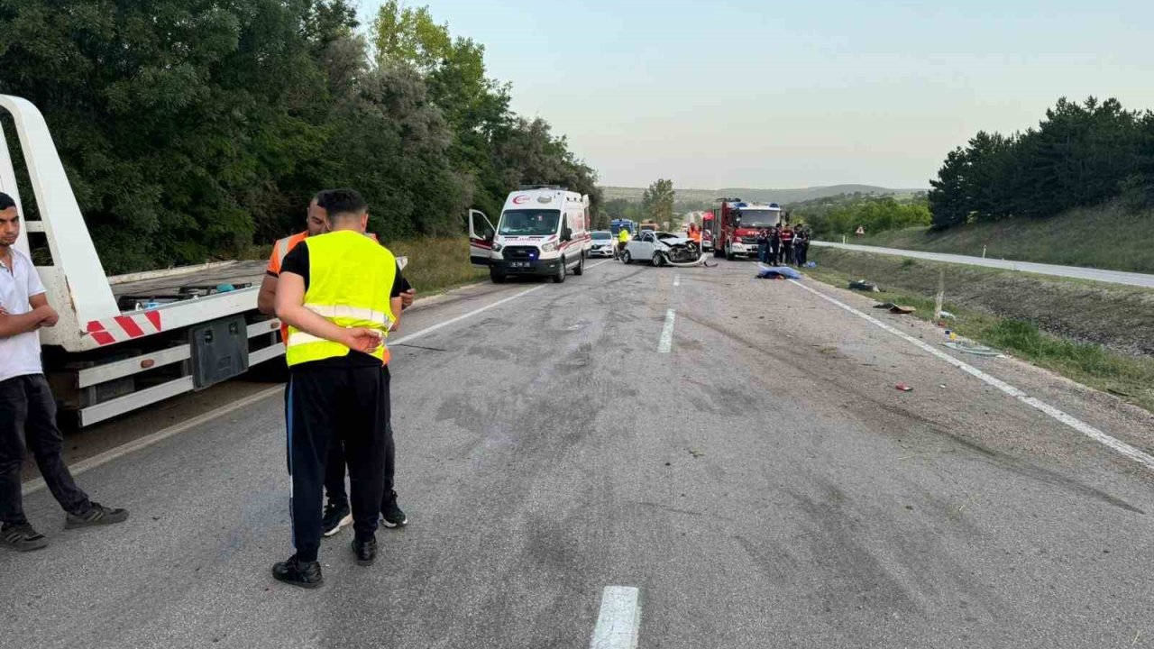 Otomobil takla attı, anne ile kızı hayatını kaybetti