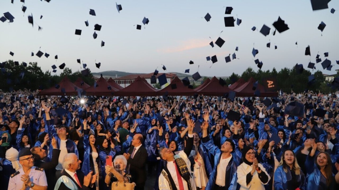 Kütahya Dumlupınar Üniversitesi’nde mezuniyet heyecanı