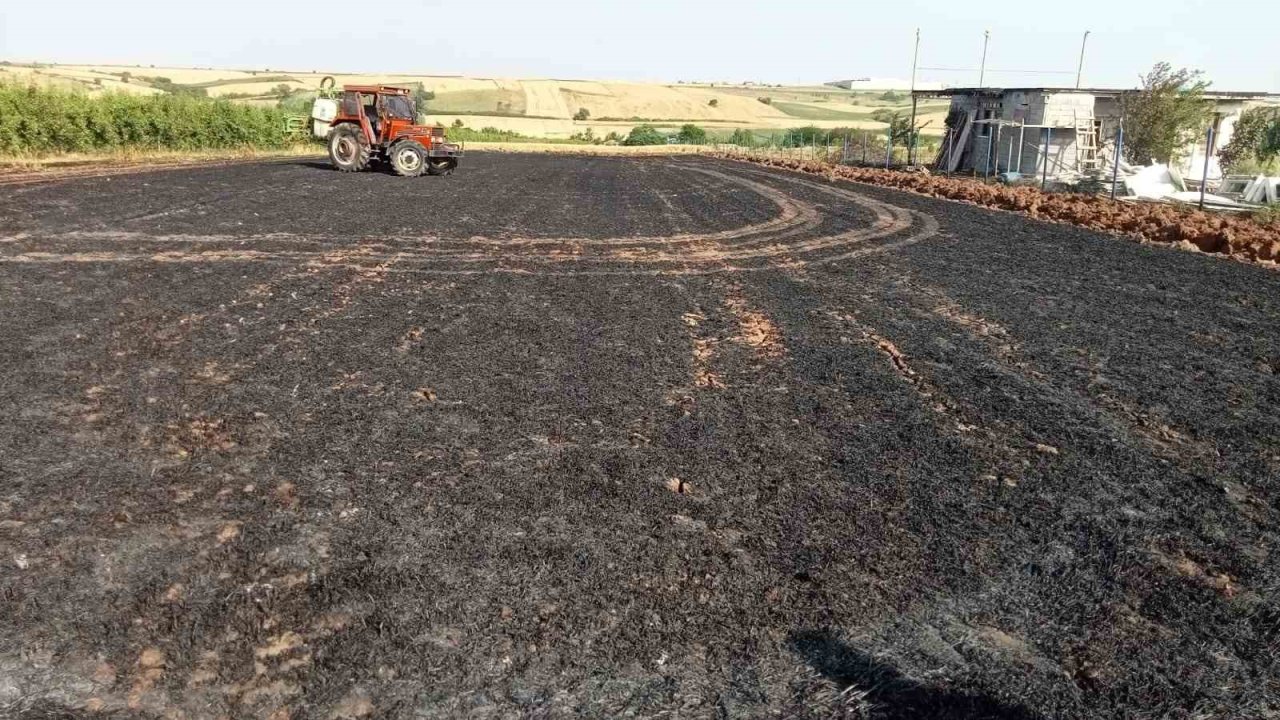 Babaeski’de 2.5 dönüm buğday tarlası küle döndü