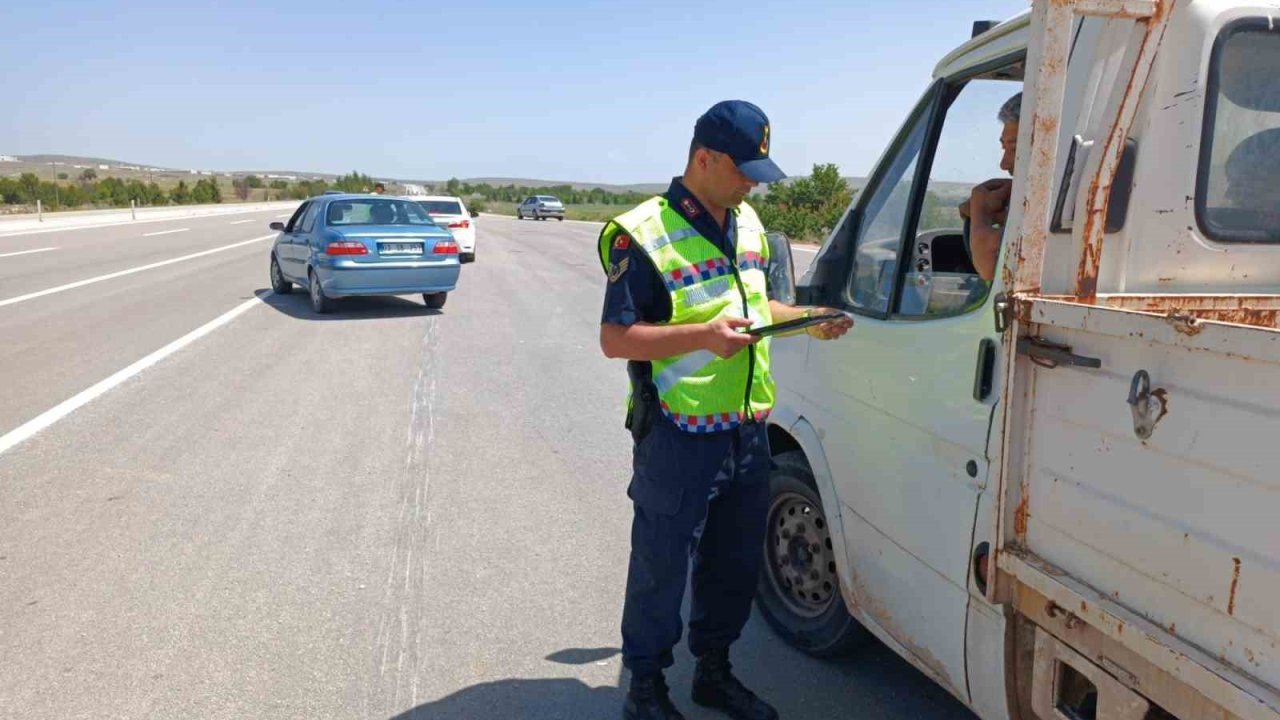 Şuhut’ta canlı hayvan taşımacılığına yönelik denetim