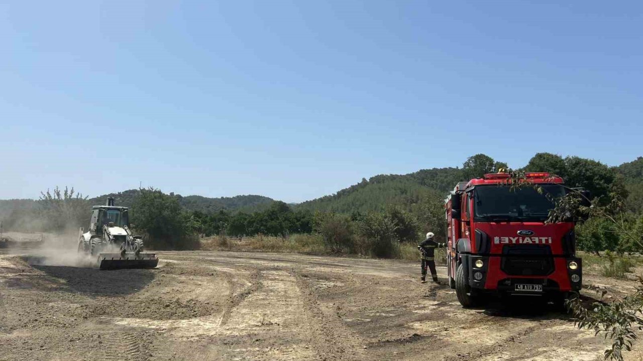 Ula’da ziraat arazisinde çıkan yangın ekipler tarafından söndürüldü