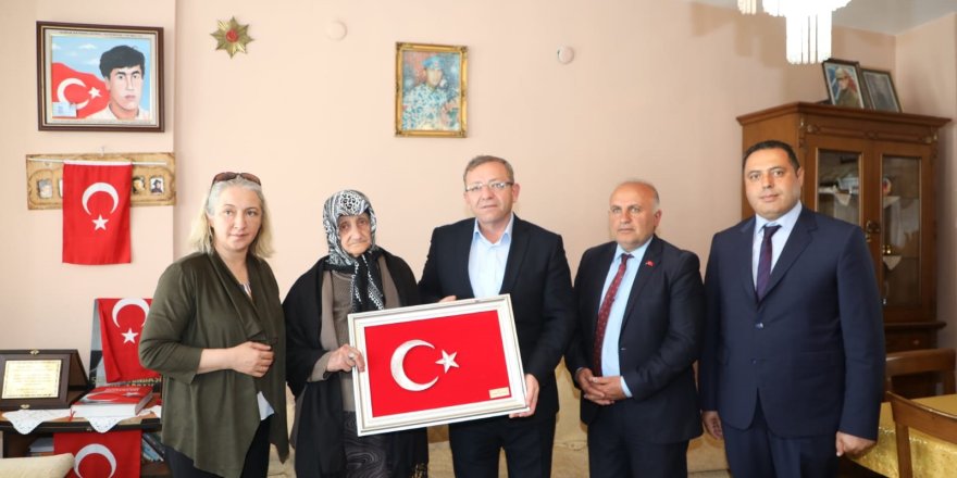 Kars Valisi Ziya Polat, Şehit Asım Ağçay'ın ailesini ziyaret etti