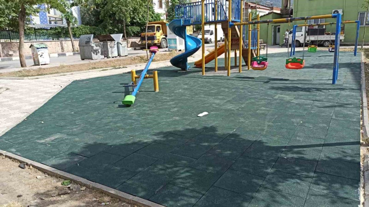 Şehzadeler’in parkları bakımdan geçiyor