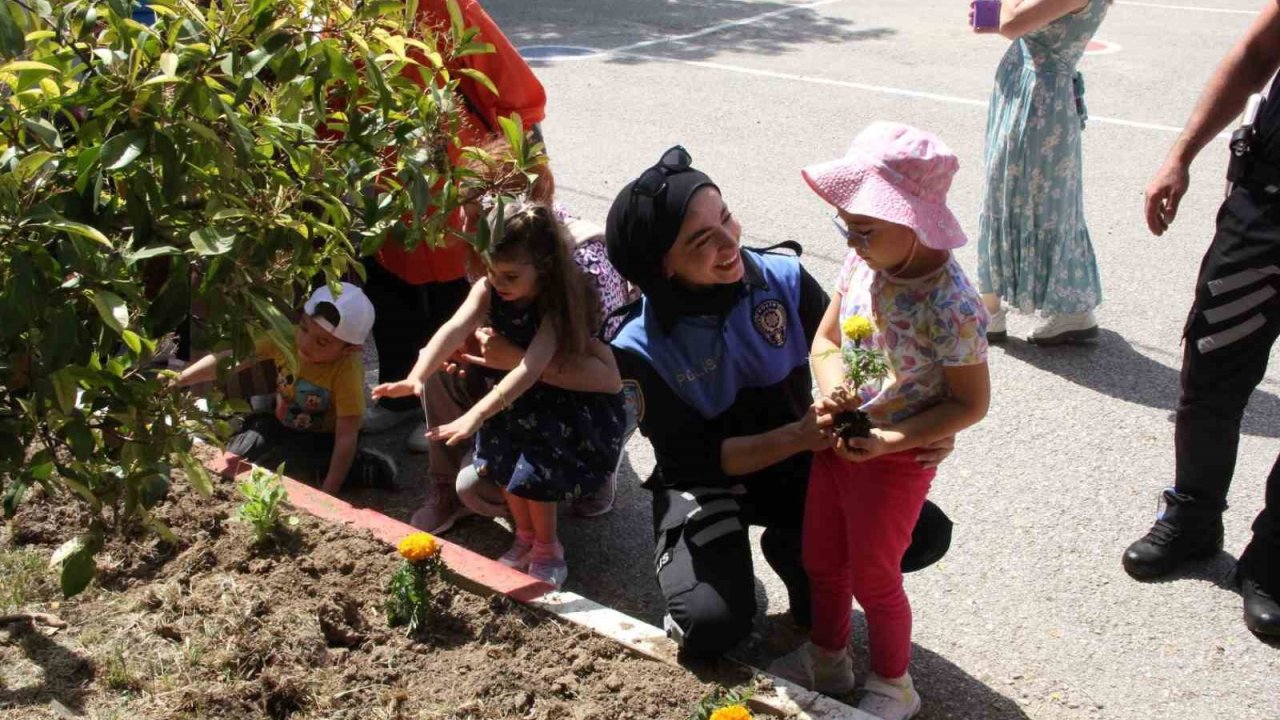 Polisten özel anaokulu öğrencilerine piknik şöleni