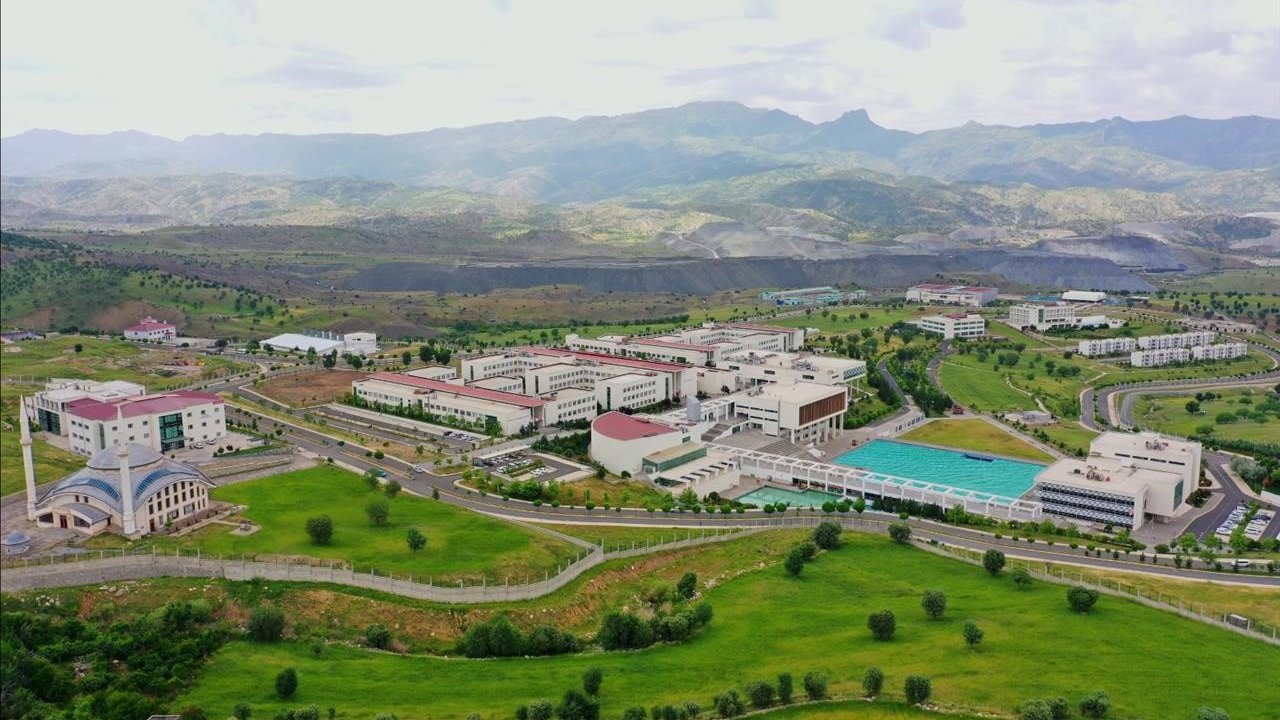 Şırnak Üniversitesi’ne turuncu bayrak verildi