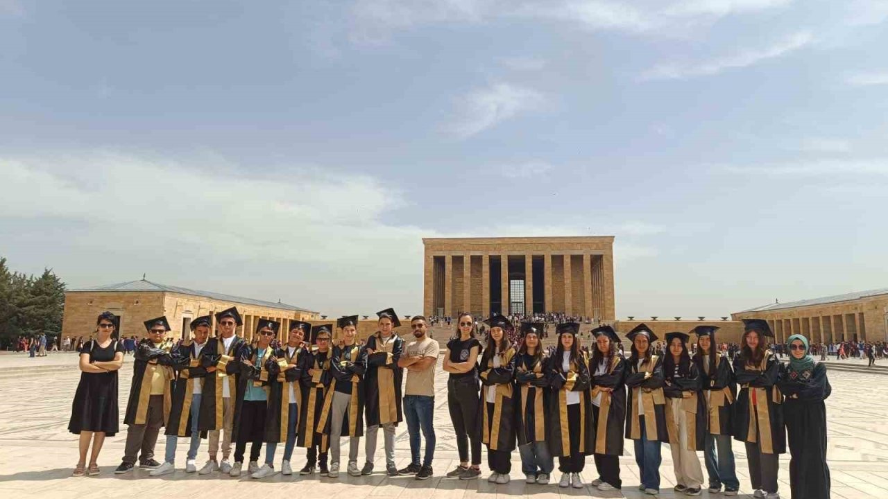 Sarıgöllü öğrencilerden Anıtkabir ziyareti