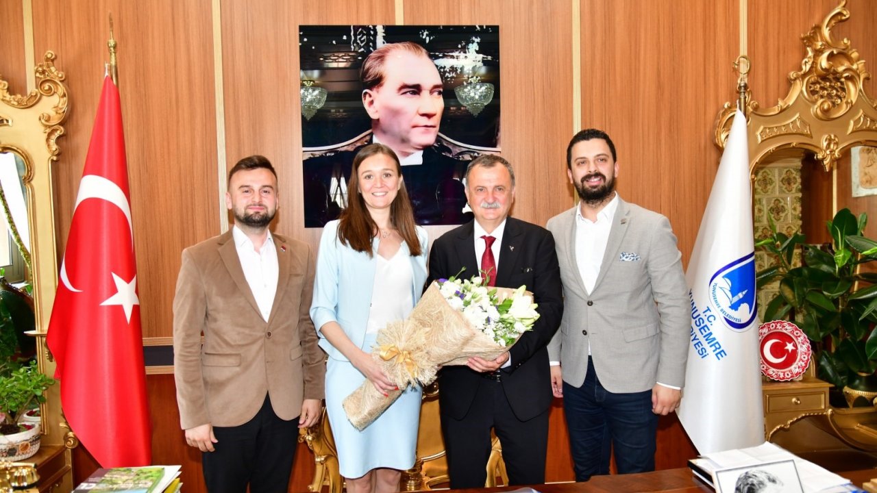 Başkan Balaban Manisa’nın tek kadın Belediye Başkanı Durbay’ı ağırladı