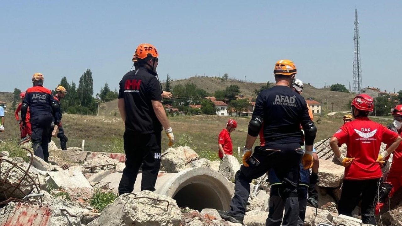 Saha Uzantılı Masa Başı Deprem Tatbikatı, Vali Aksoy’un başkanlığında gerçekleştirildi