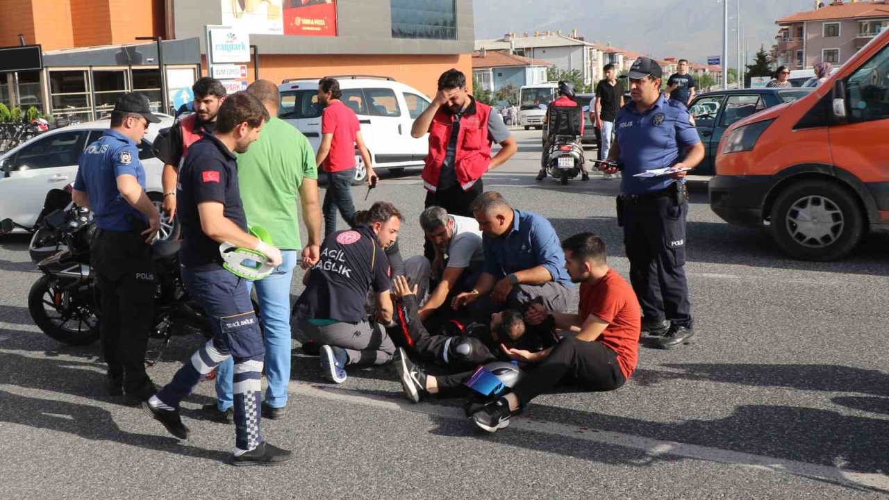 Otomobille çarpışan motosiklet sürücüsü ağır yaralandı