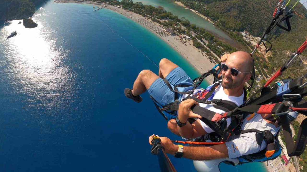 Dünyaca ünlü dalgıç Molchanov, Ölüdeniz’de yamaç paraşütü yaptı