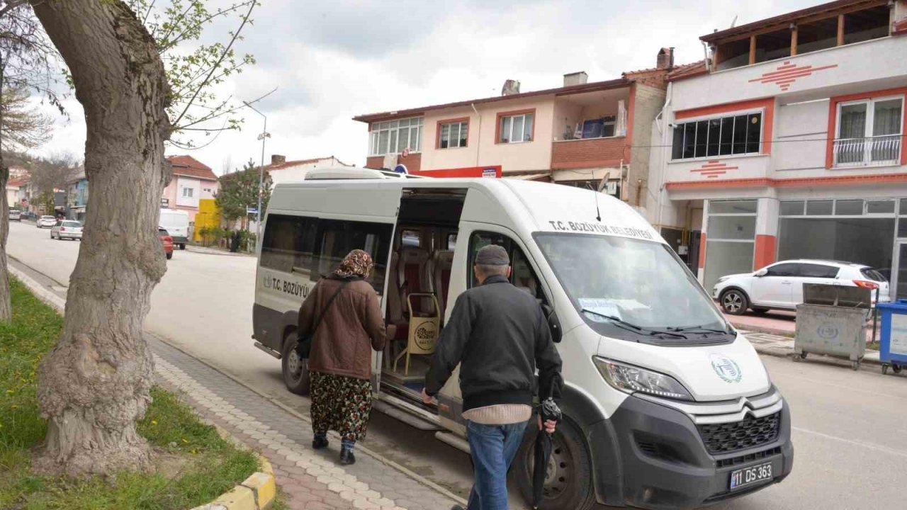 Bozüyük’te arefe günü ilçe mezarlığına belediyeden ücretsiz ulaşım