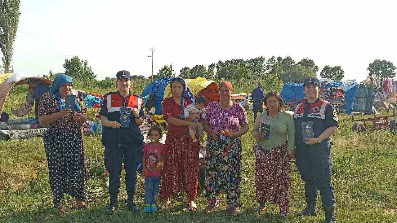 Çeltik tarlalarında çalışan kadınlara eğitim