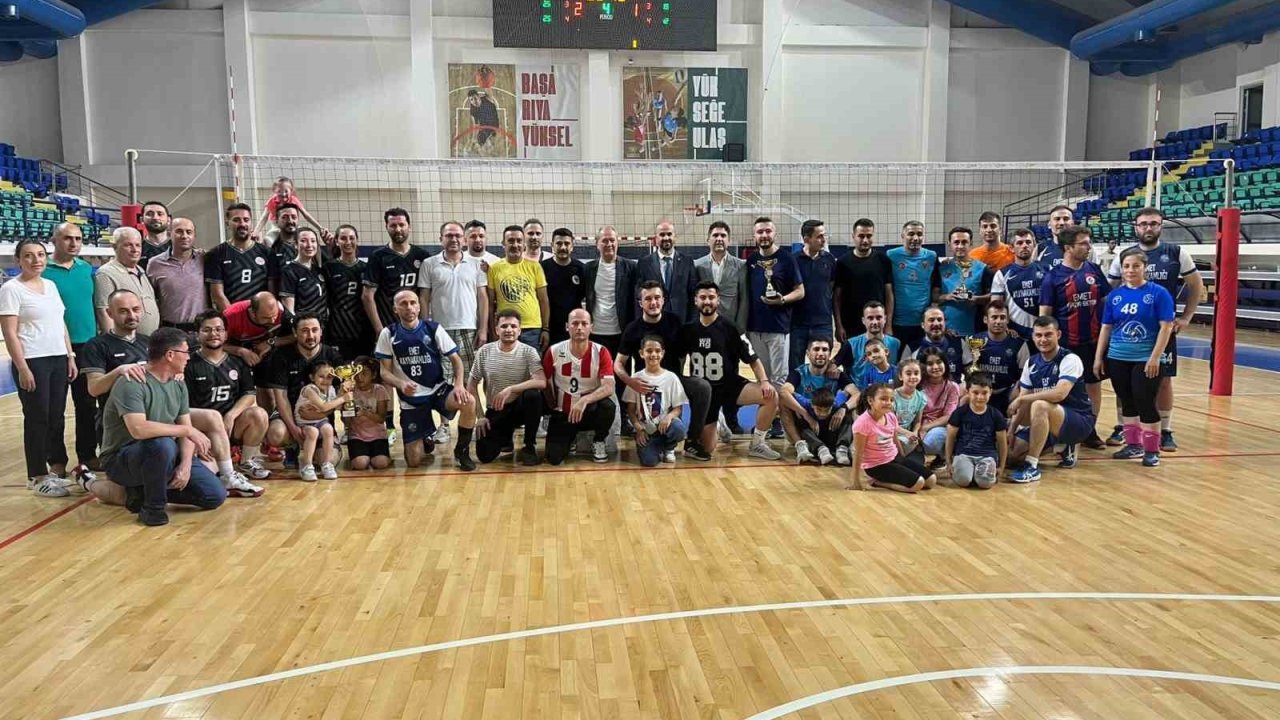 Kütahya’da voleybol turnuvası