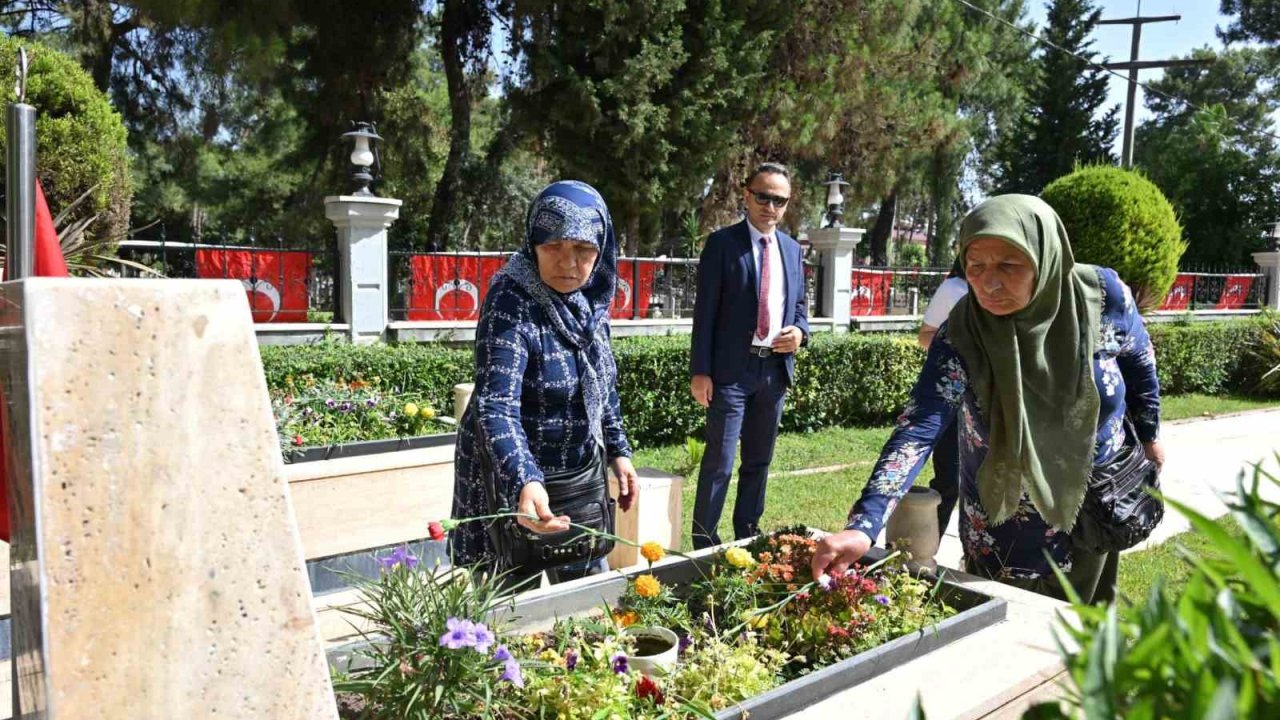 Kepez’de bayram öncesi şehit aileleri unutulmadı