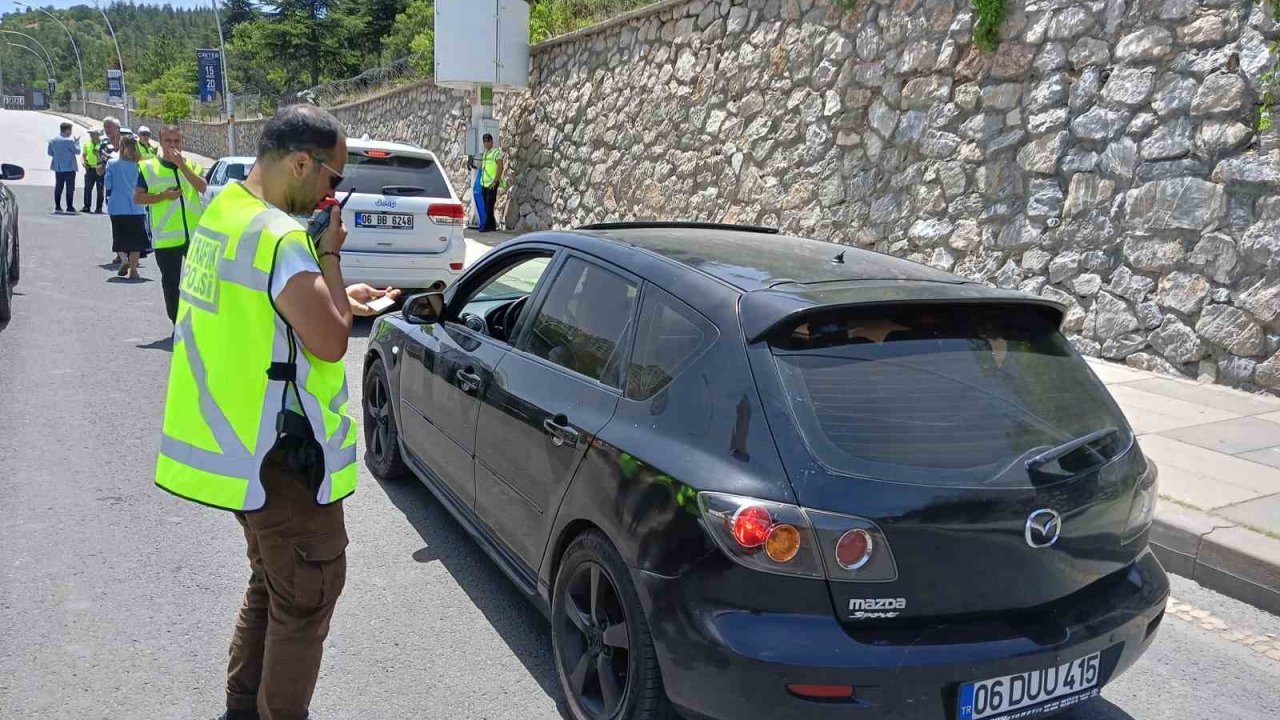 Başkentte bayram trafiği denetimi 18 bini aşkın polisle gerçekleştiriliyor