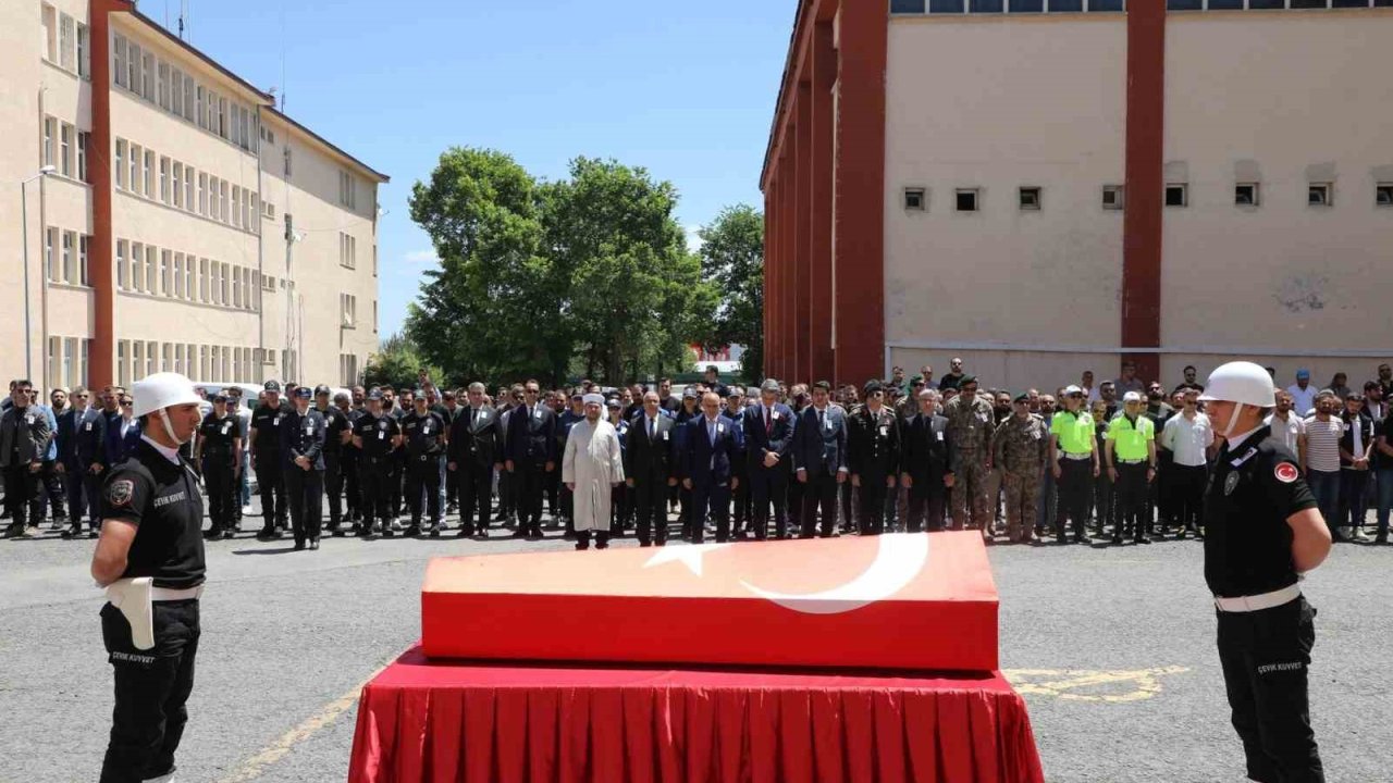 Polis memuru İsmail Erdem Aksoy için Ağrı’da cenaze töreni düzenlendi