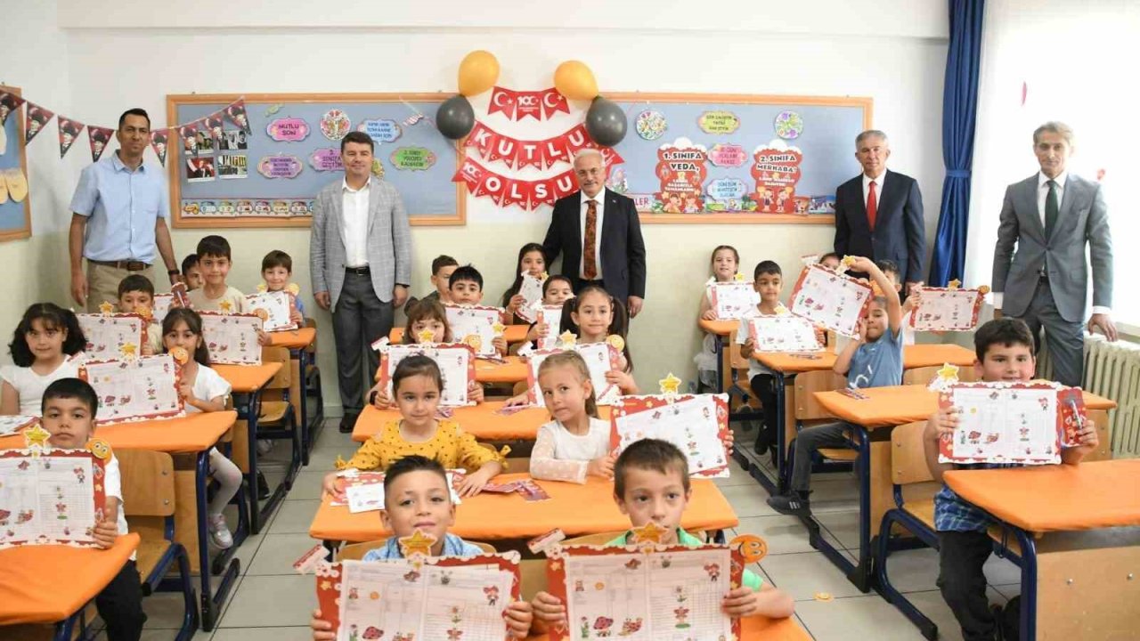 Aksaray’da öğrencilerin karne heyecanı