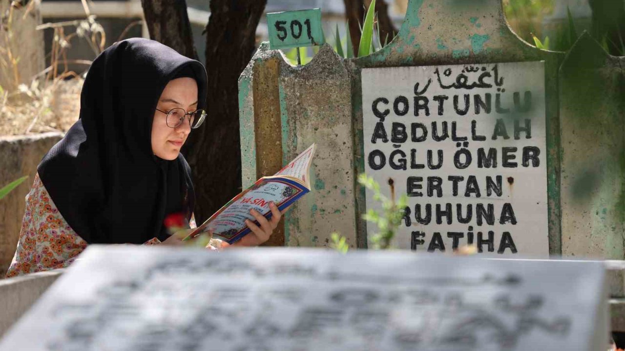 Elazığ’da bayram arefesinde kabir ziyareti