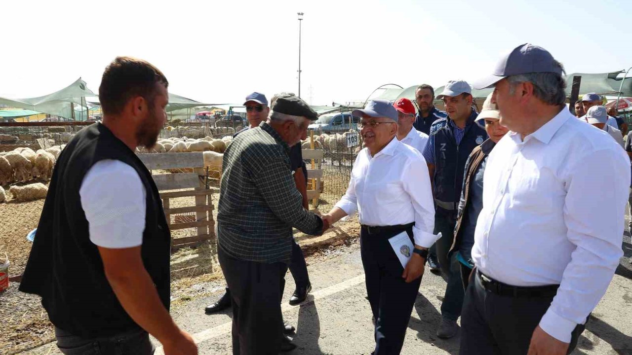 Başkan Büyükkılıç, Mimarsinan Kurban Pazarı’nı ziyaret etti