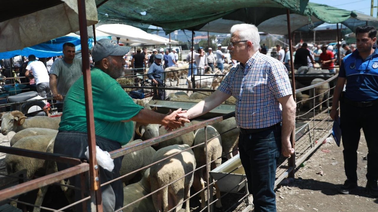 Başkan deveciler kurban pazarını ziyaret etti