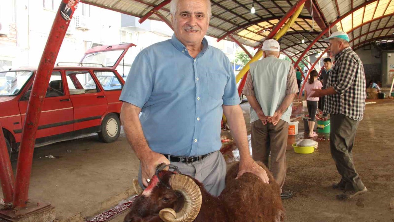 Manisalılar kurban vazifelerini yerine getirdi