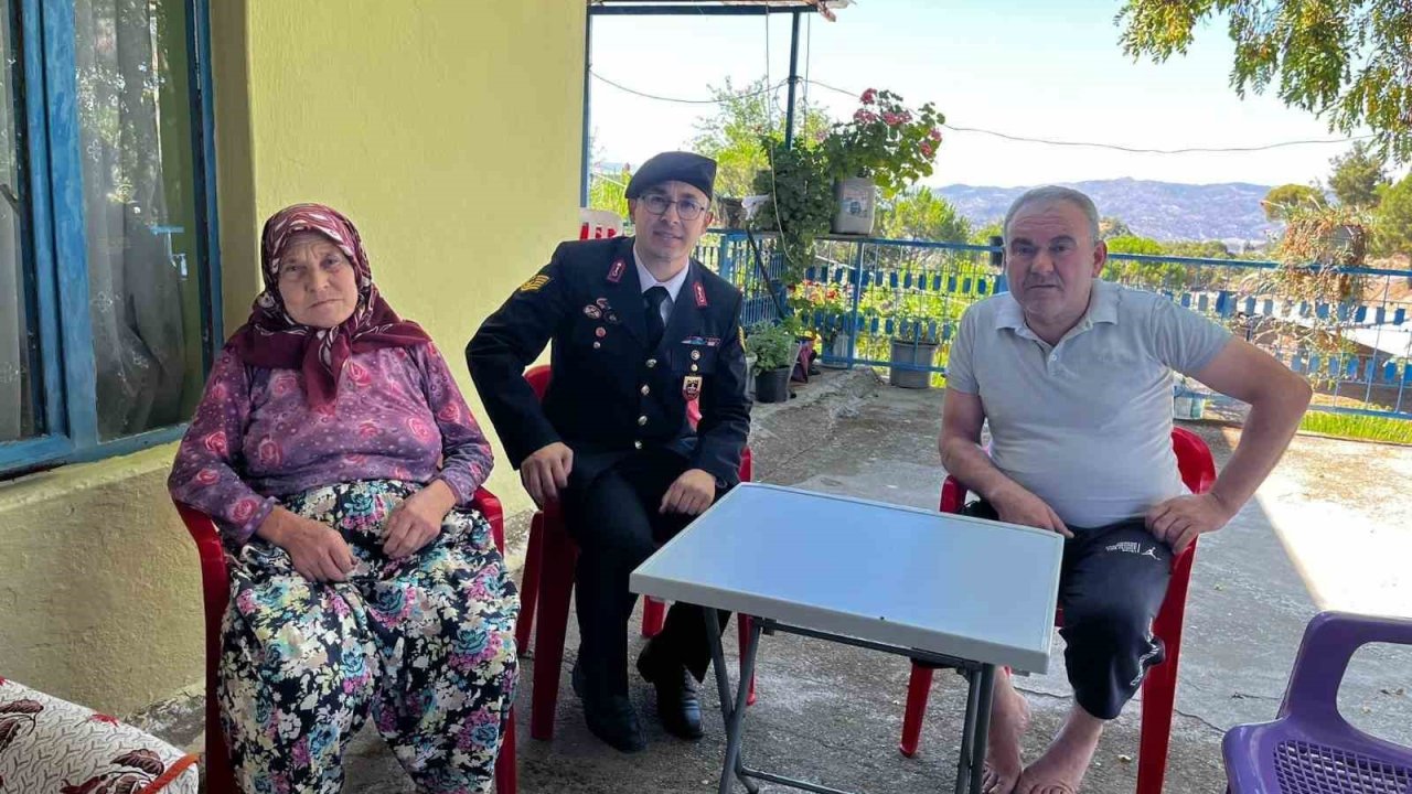 Jandarma bayramda da şehit ailelerini unutmadı