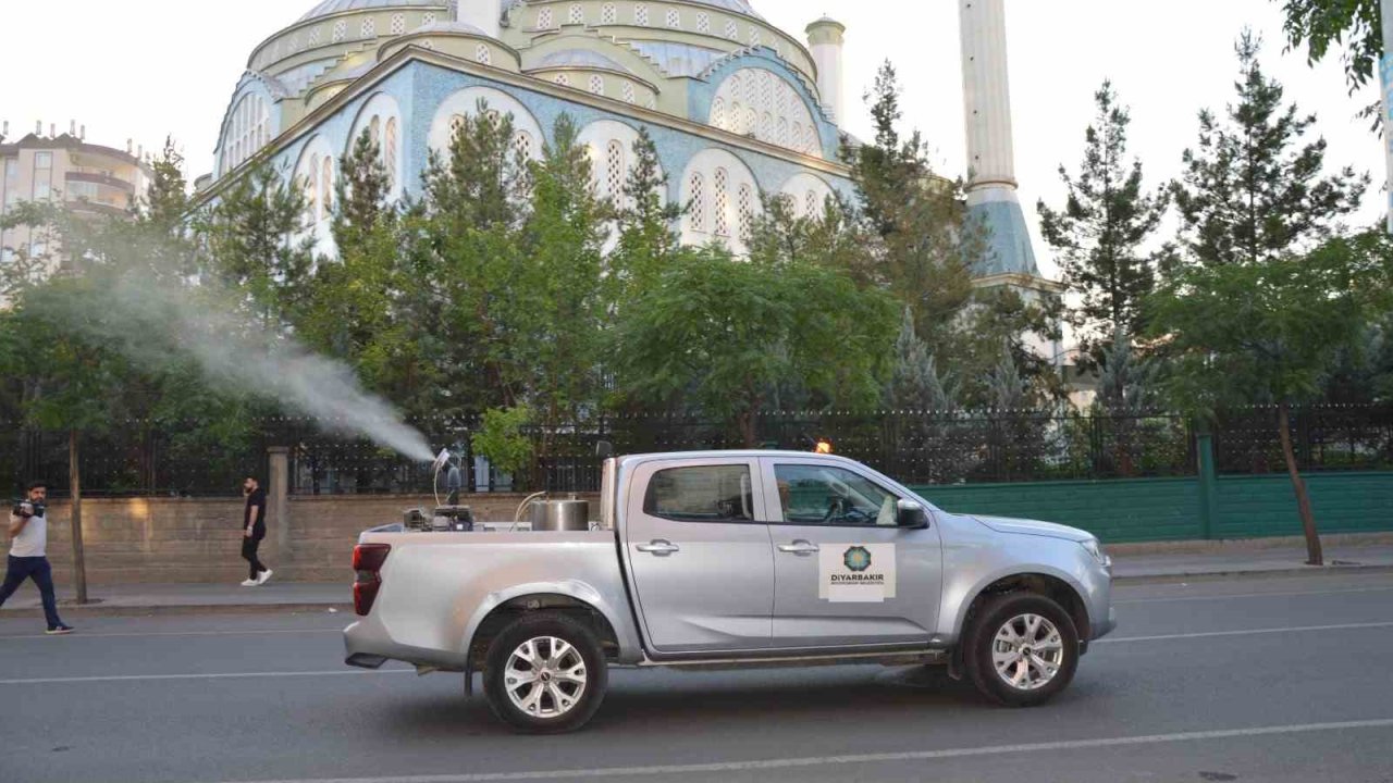 Diyarbakır’da ilaçlama çalışmaları aralıksız devam ediyor