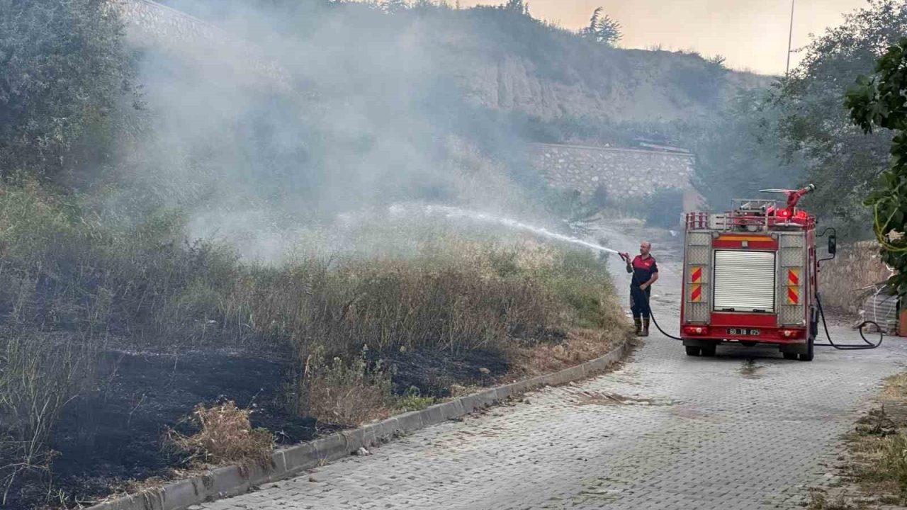 Tokat’ta arazi yangını büyümeden söndürüldü