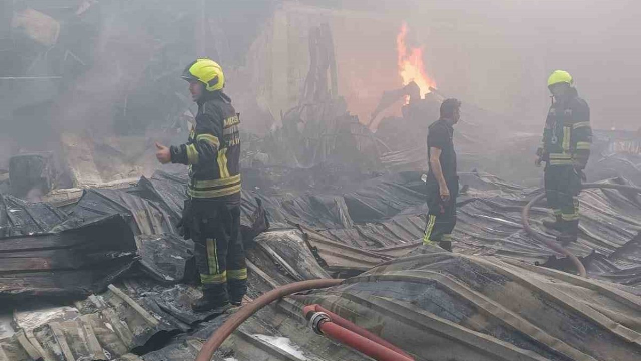 Mersin’de geri dönüşüm tesisinde yangın