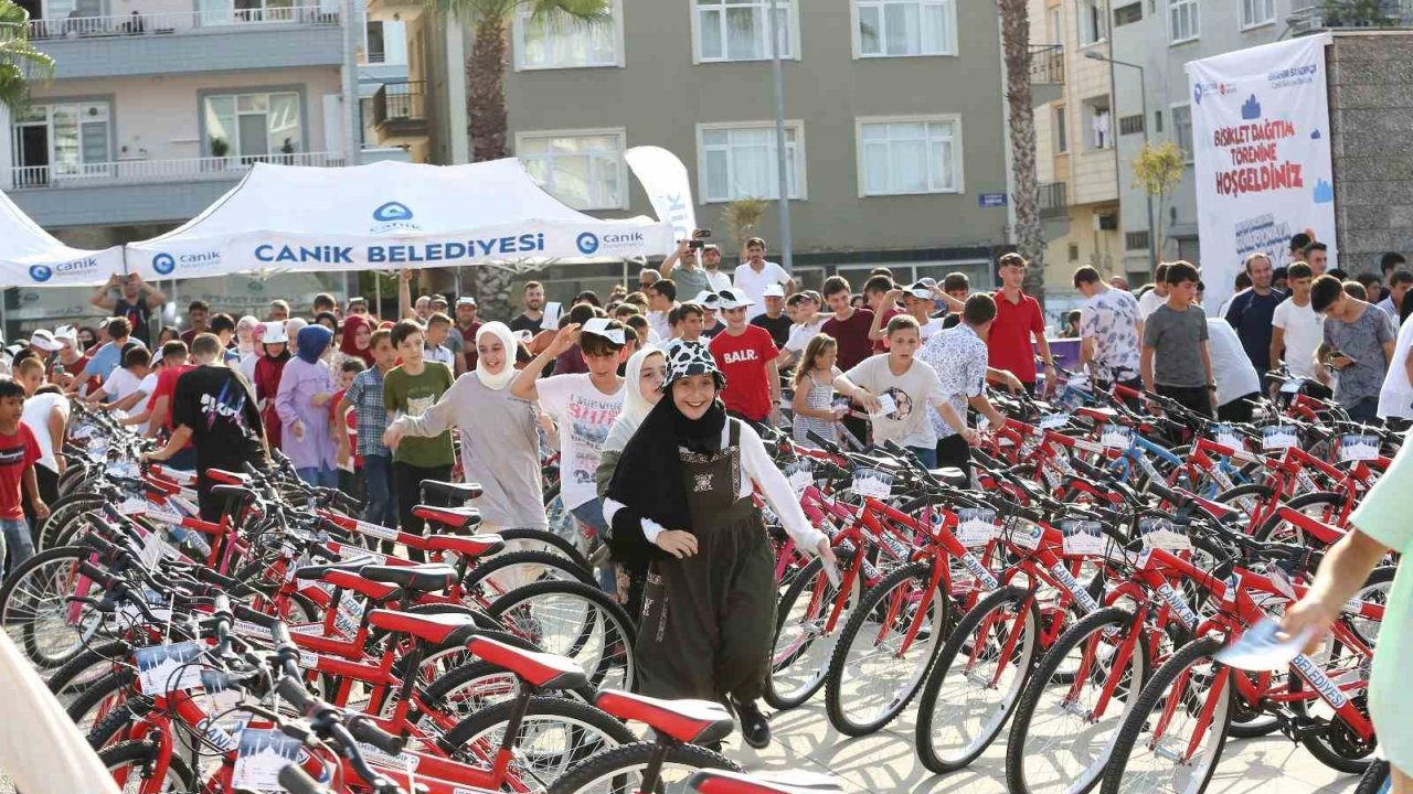 Camiye gelen ödülü kapıyor