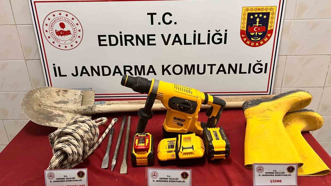 Edirne’de kaçak kazı yapan şüpheli suçüstü yakalandı