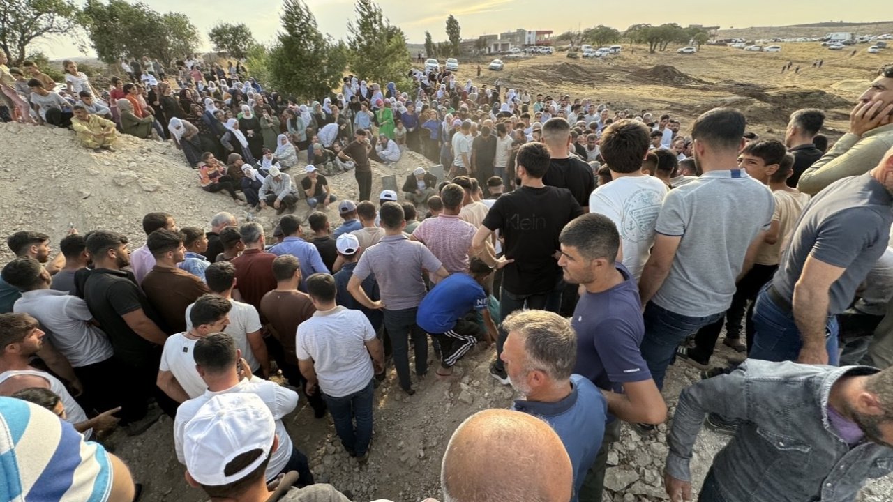 Mardin’deki yangında hayatını kaybeden 8 vatandaş defnedildi