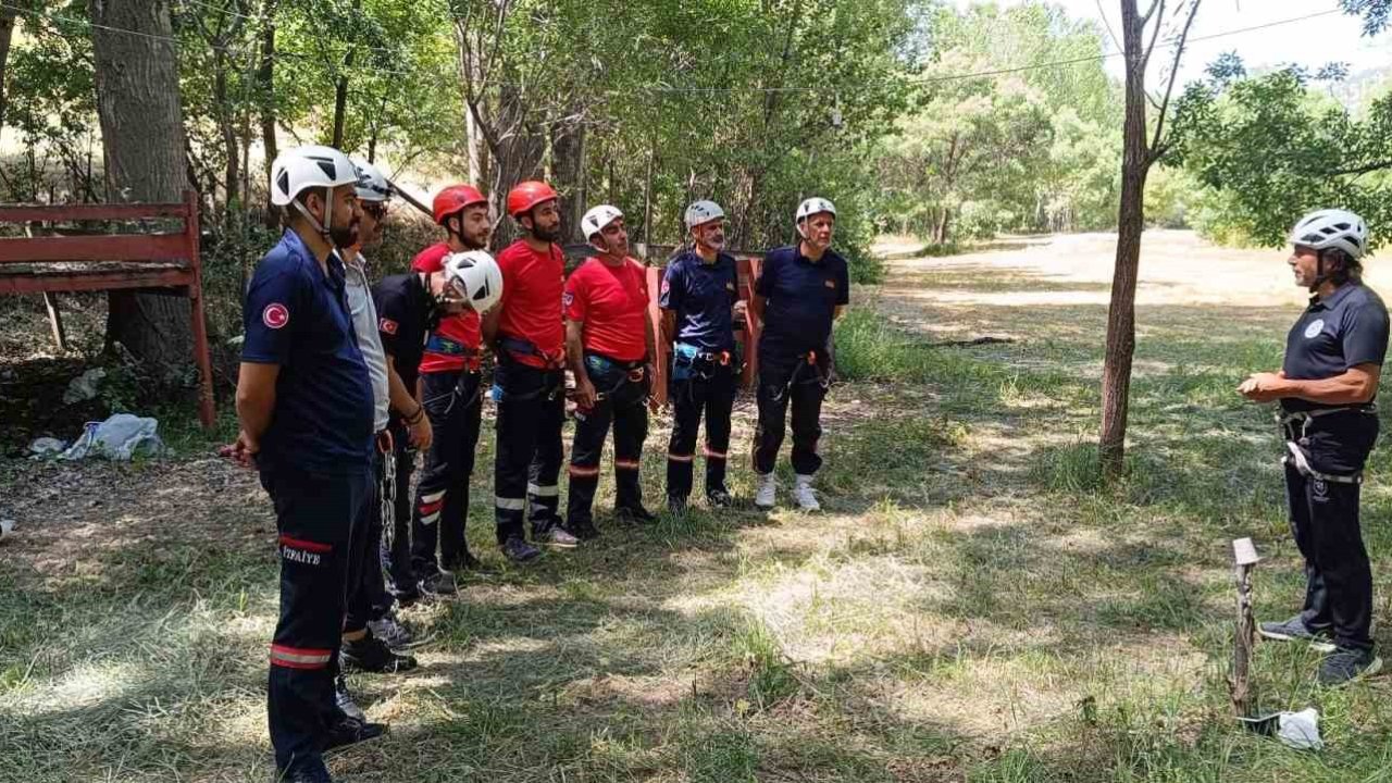 Bingöl’de itfaiye ekiplerine dağcılık eğitimi verilmeye başlandı