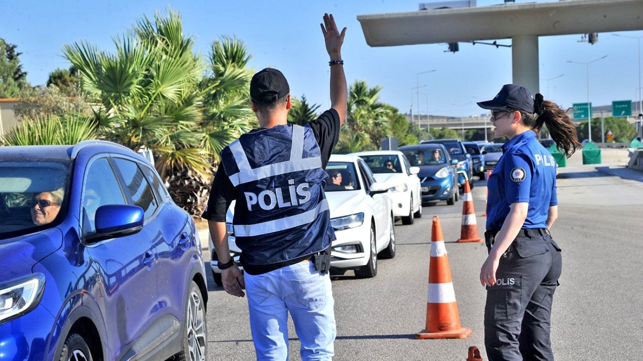 Çeşme’ye tatilde 288 bin araç giriş yaptı