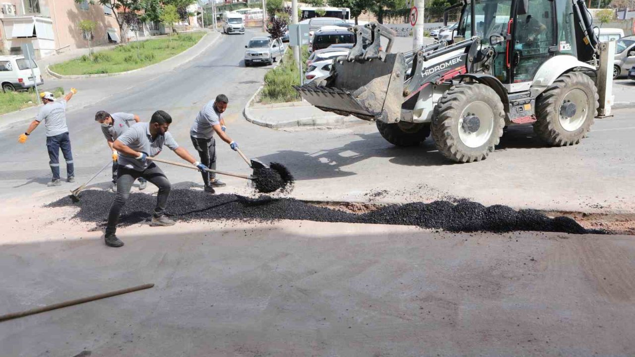 Bayraklı’da yollar yenileniyor