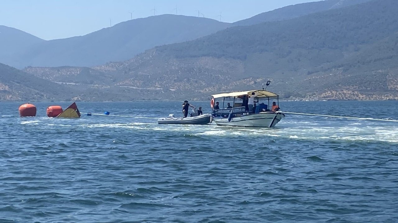 Bafa Gölü’ne düşen uçağı kurtarma çalışmalarına Jandarma destek veriyor