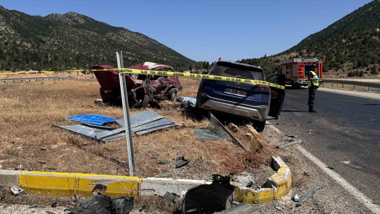 Konya’da otomobil ile cip çarpıştı: 2 ölü, 2 yaralı