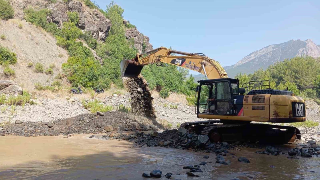 HBB dere ve kanal temizliklerine hız verdi