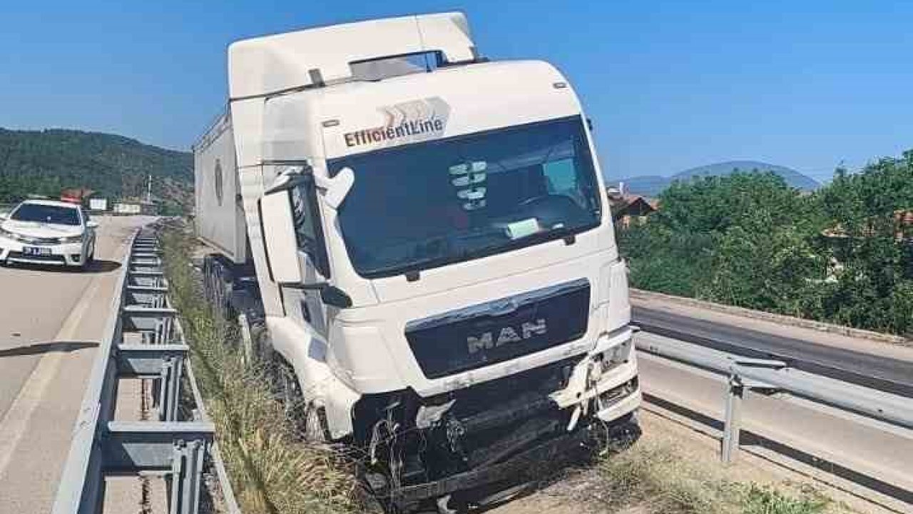 Bariyeri kırıp su kanalına giren tırın sürücüsü yaralandı