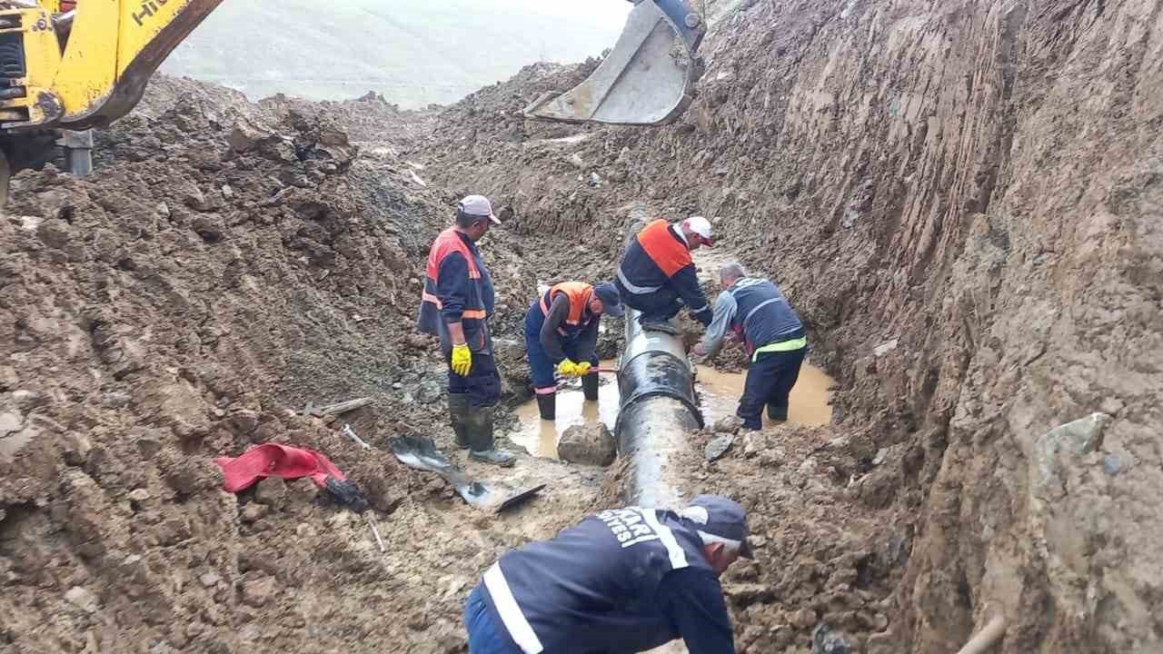 Hakkari’de 3 bin 500 rakımdaki su arızası giderildi