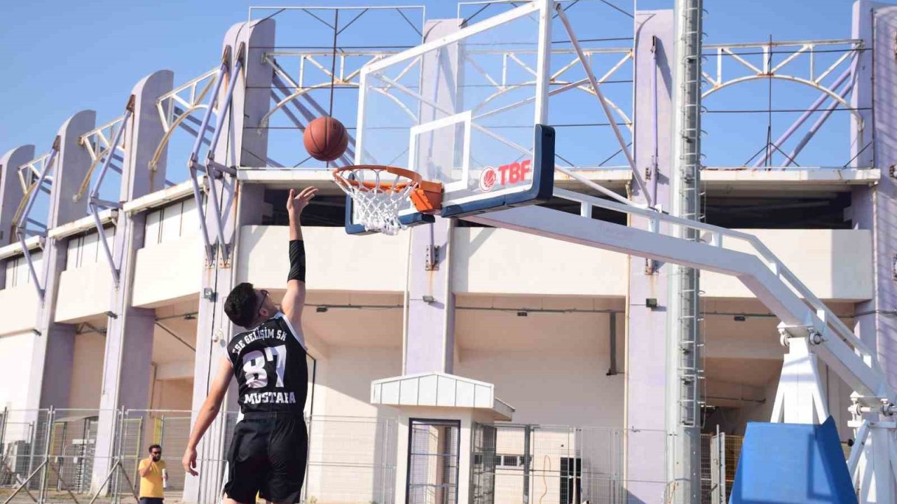 3x3 Sokaklar Bizim Basketbol Ege Bölgesi Grup Müsabakaları başladı