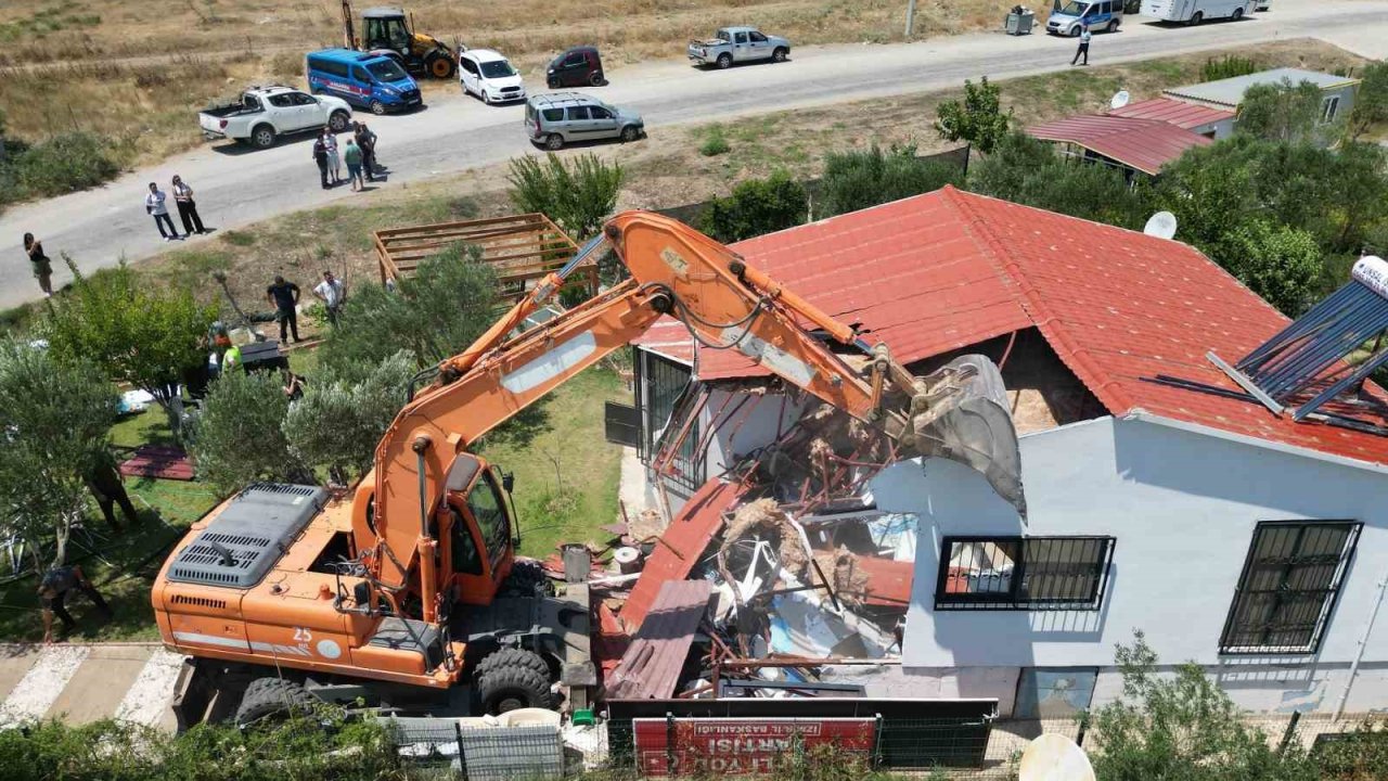 Seferihisar’da hobi bahçelerinin yıkımına başlandı