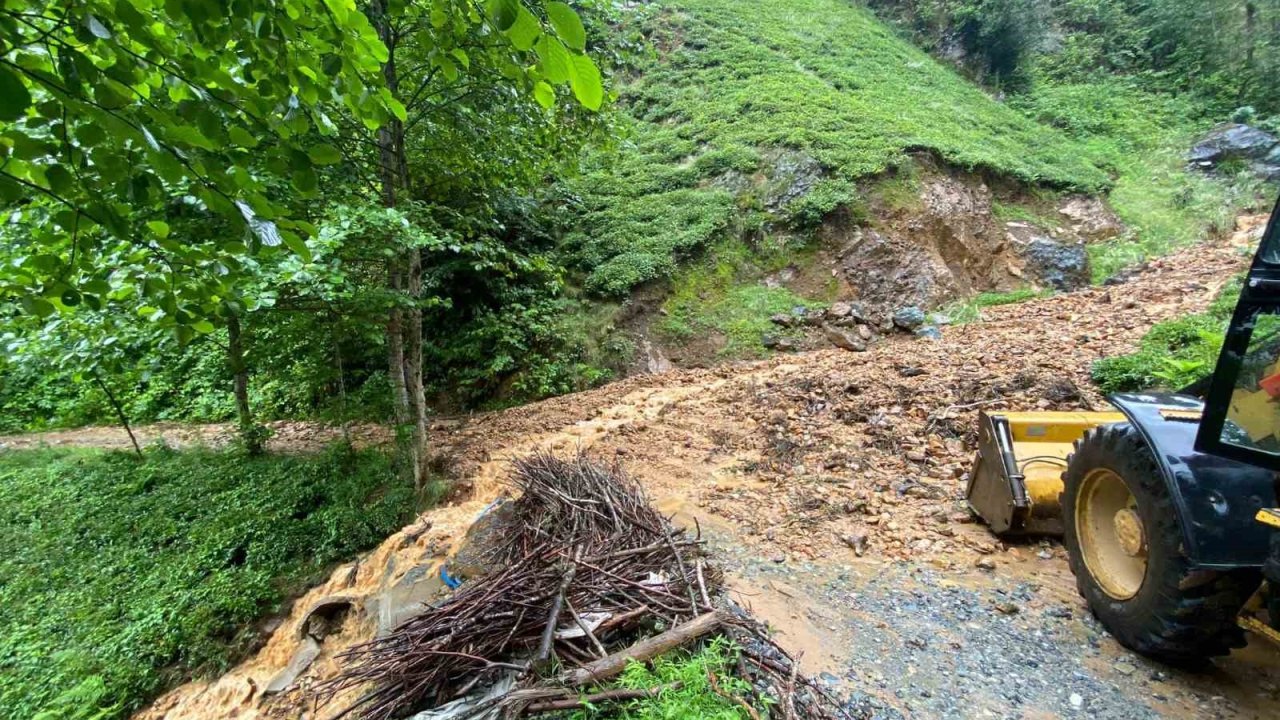 Rize’de şiddetli yağışta heyelanlar meydana geldi