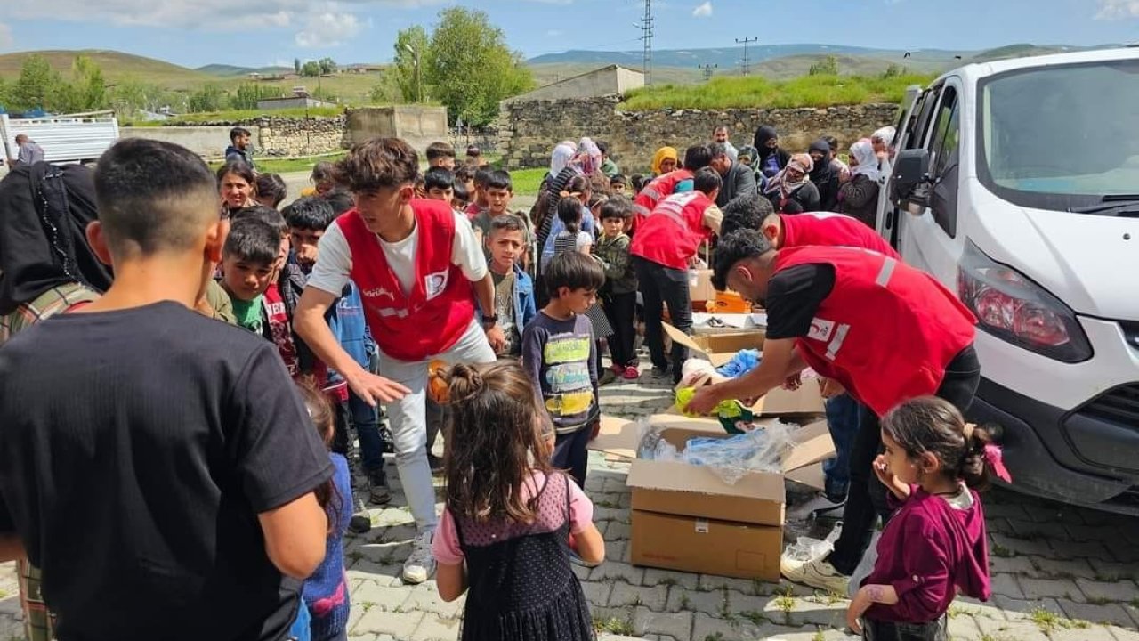 Kızılay Ağrı’da Kurban Bayramı’nda yüzlerce aileye yardım eli uzattı