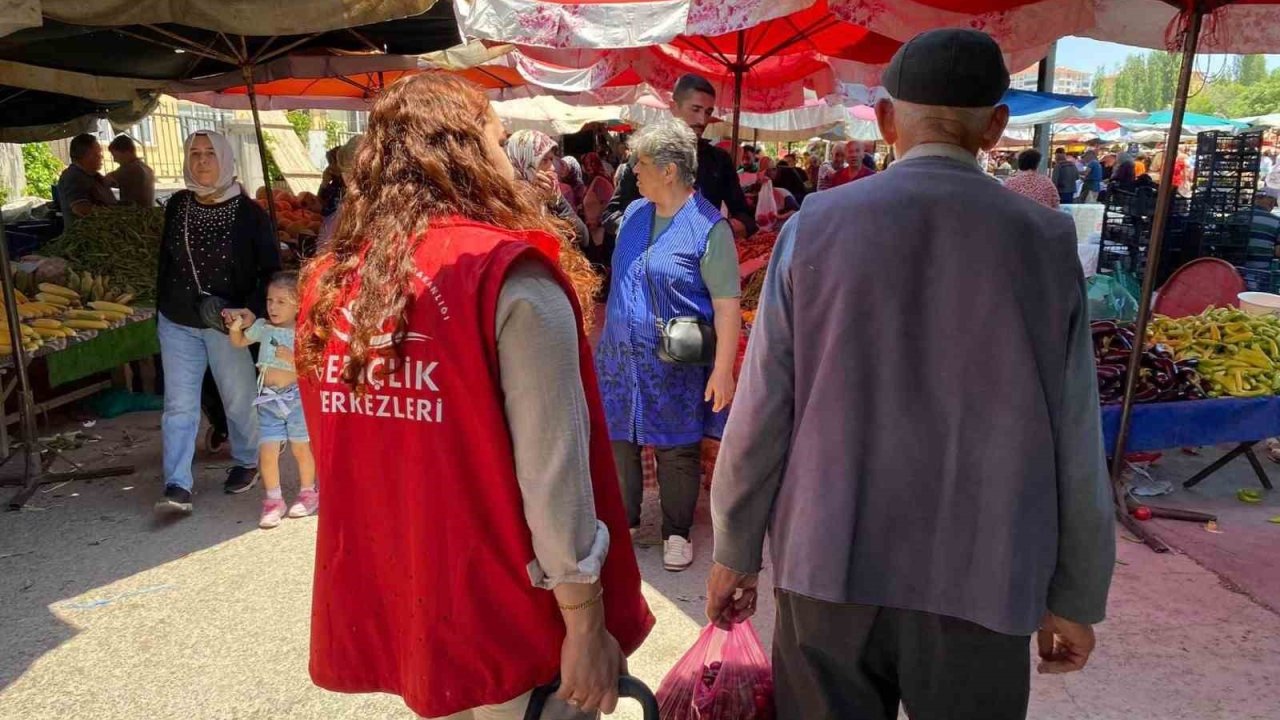 Gönüllü gençlerin ’İyilik Ağacı’ projesi ile yaşlılara destek olunuyor