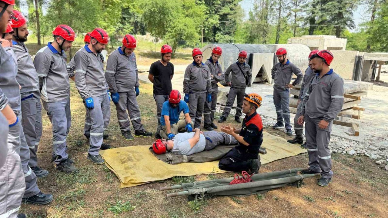 AFAD depremde arama kurtarma eğitimlerini sürdürüyor