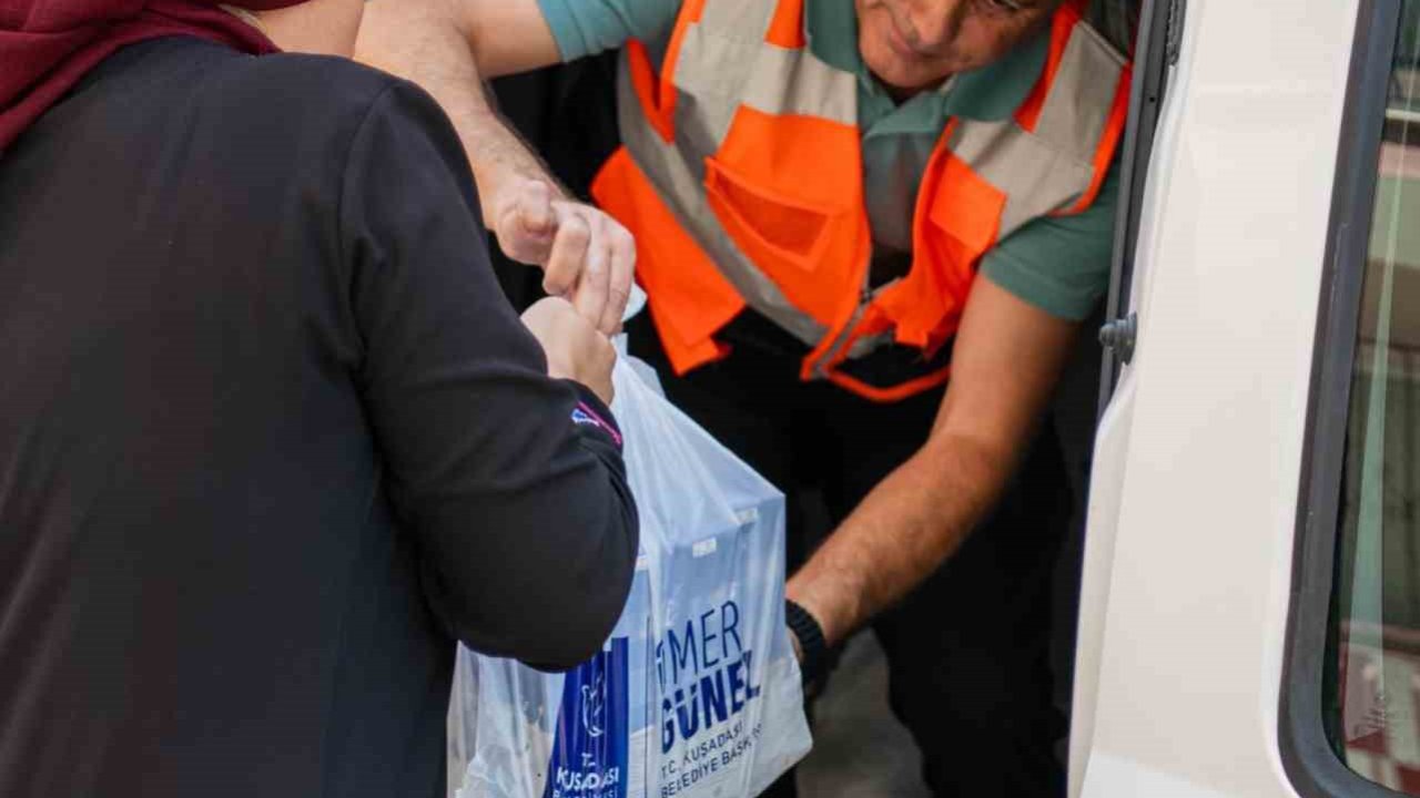 Kuşadası Belediyesi’nden çocuklara 143 bin 100 litre süt desteği